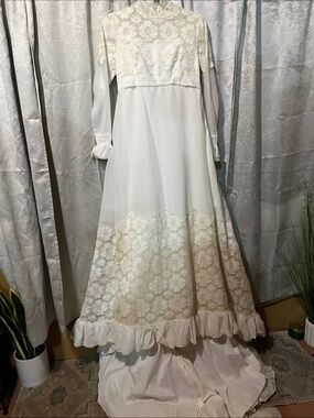 Hand made size 4 Elegant Ivory Lace Long-Sleeve Wedding Dress with Ruffle Train
